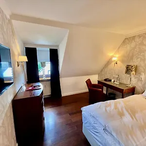 https://hotel-ashleys-garden.dusseldorf-hotel.net